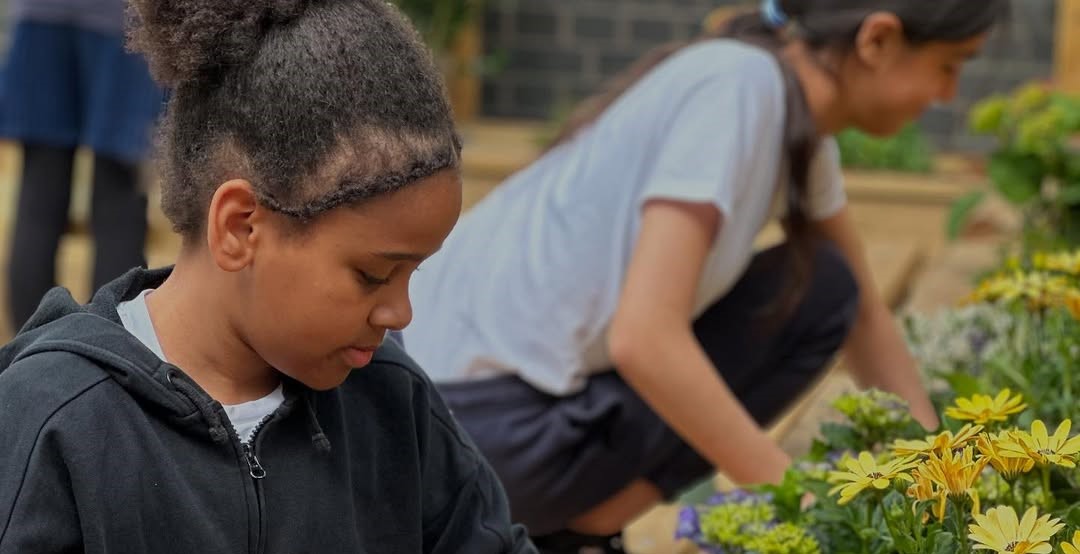 Huntingdon memorial garden pupil planting web banner
