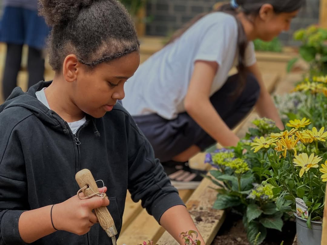 Huntingdon memorial garden pupil planting